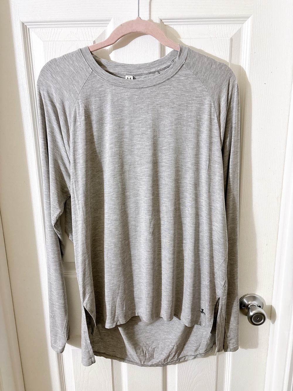 Under Armour HeatGear Open Back Long Sleeve Shirt Women's Large Gray Loose Fit - Picture 3 of 7
